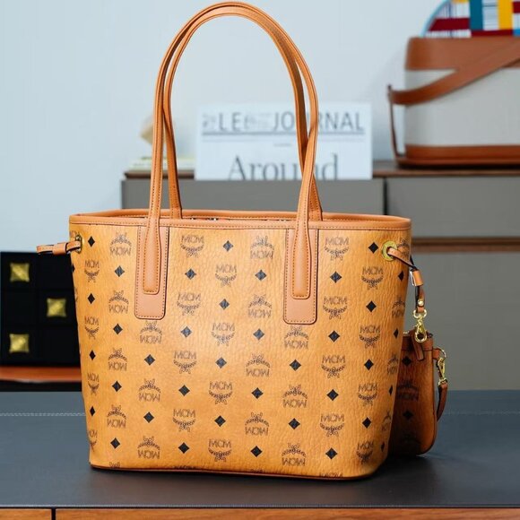 MCM Reversible Liz Shopper in Visetos - Picture 2 of 7
